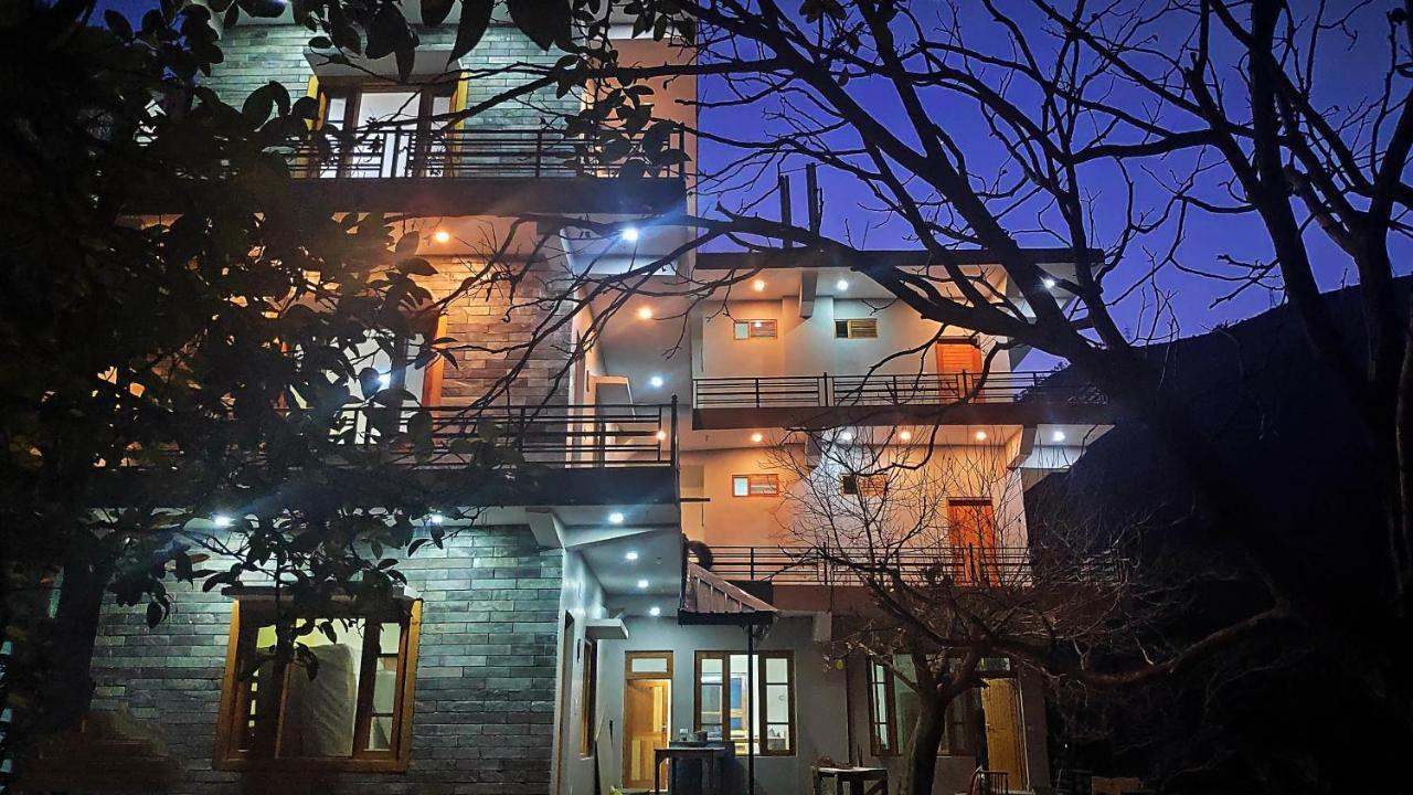 Tirthan Grand Riverside Banjār Dış mekan fotoğraf