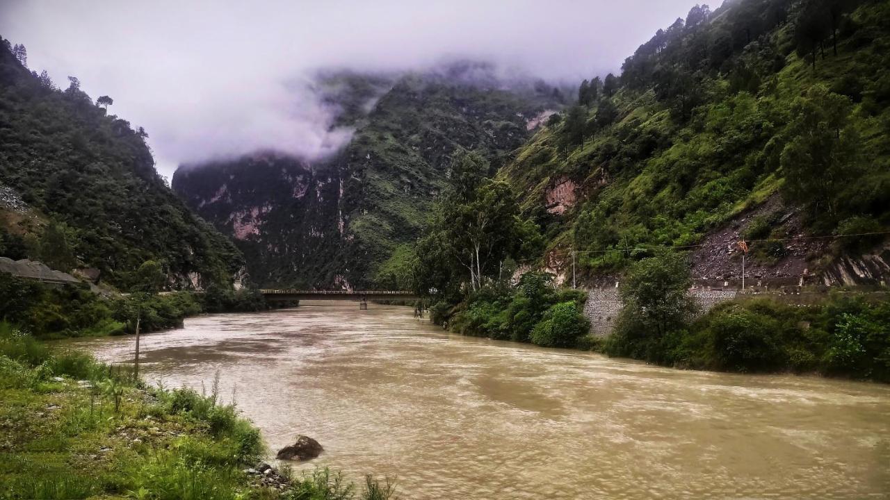 Tirthan Grand Riverside Banjār Dış mekan fotoğraf