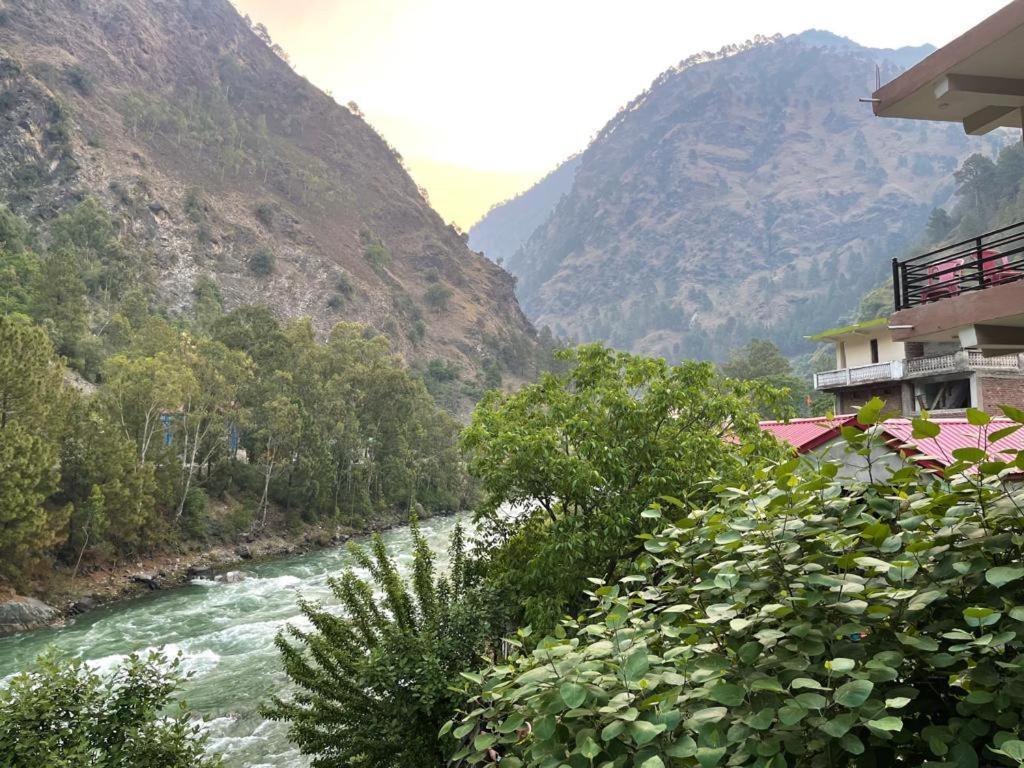 Tirthan Grand Riverside Banjār Dış mekan fotoğraf