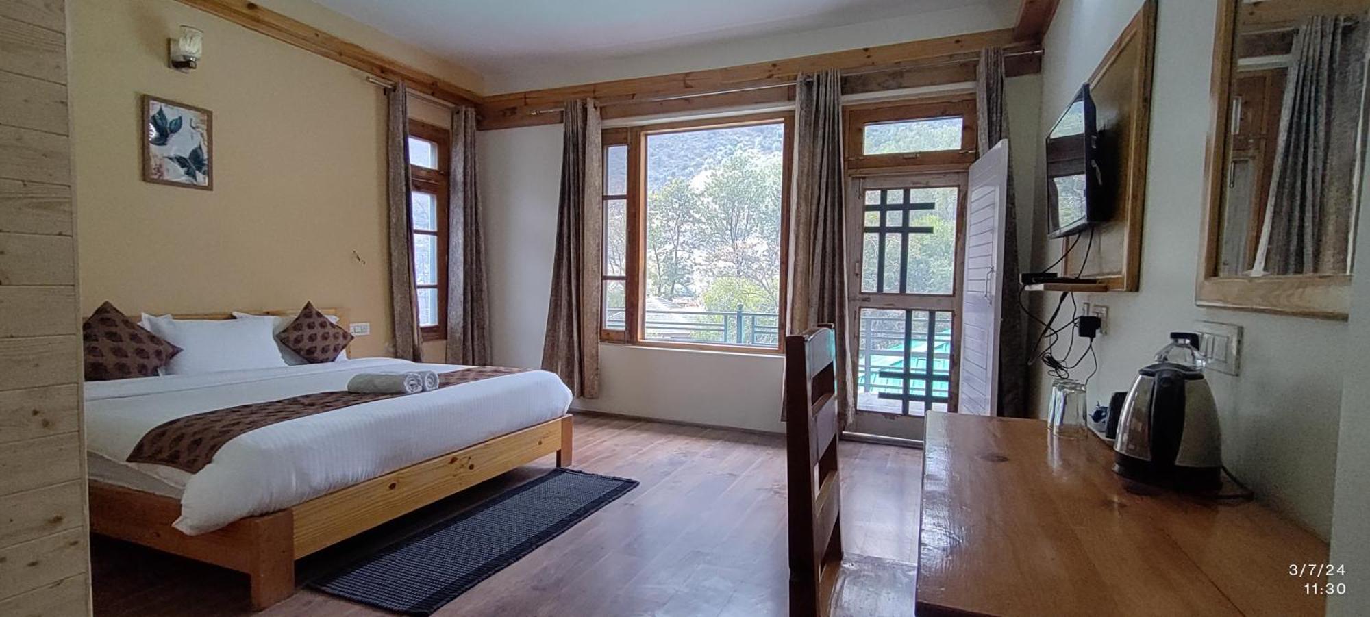 Tirthan Grand Riverside Banjār Dış mekan fotoğraf