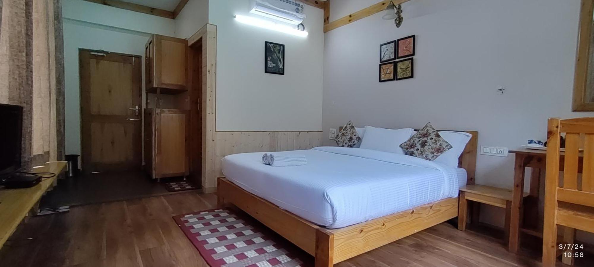 Tirthan Grand Riverside Banjār Dış mekan fotoğraf