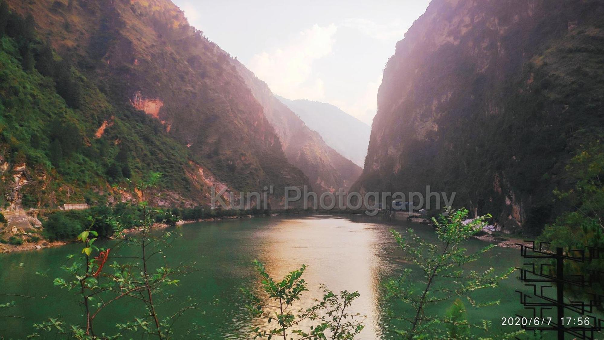 Tirthan Grand Riverside Banjār Dış mekan fotoğraf