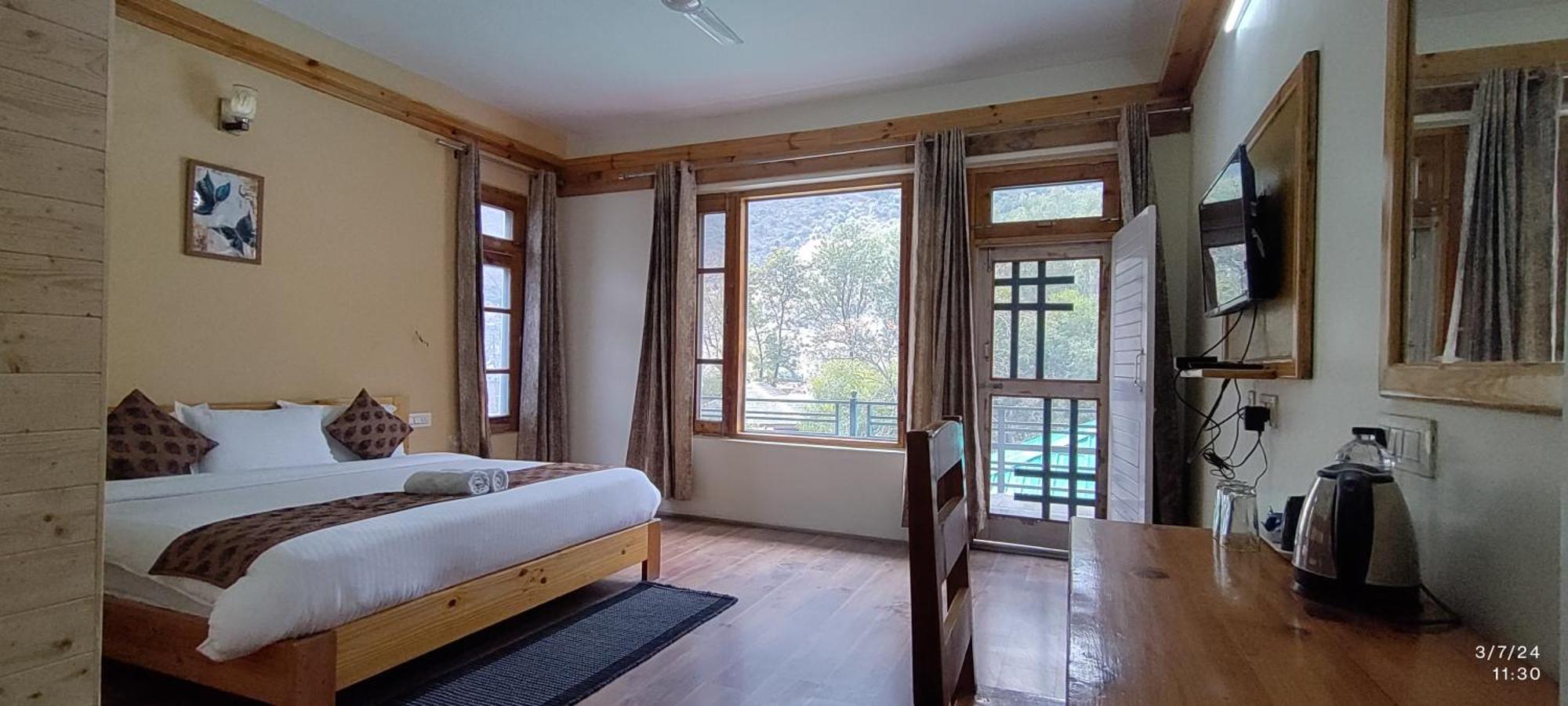 Tirthan Grand Riverside Banjār Dış mekan fotoğraf